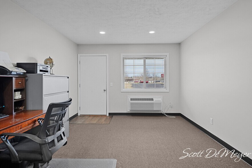 More Photos Of 109 S Greenville West Dr, Greenville Light Manufacturing For Sale