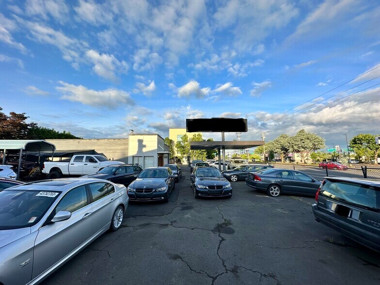 More Photos Of 9321 SE Stark St, Portland Auto Repair For Sale