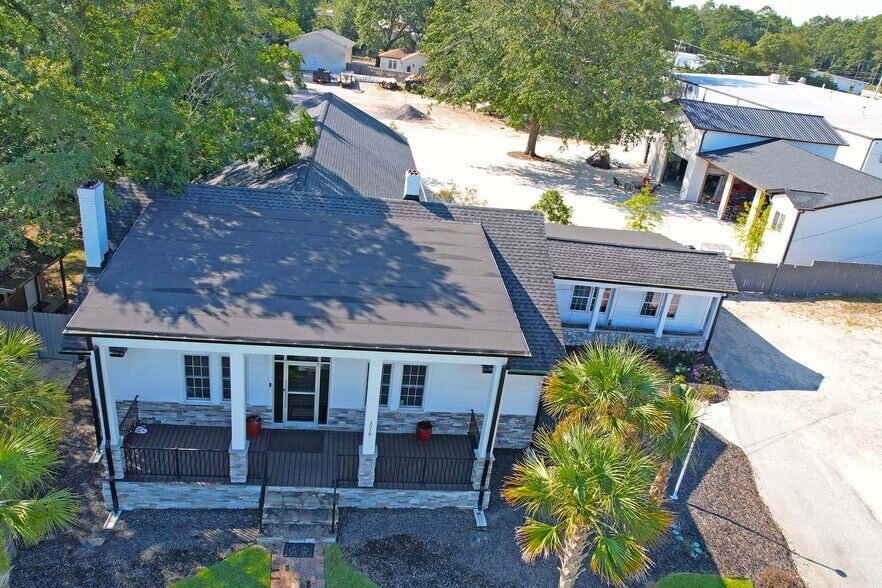 More Photos Of 3019 Augusta Rd, West Columbia Light Distribution For Sale