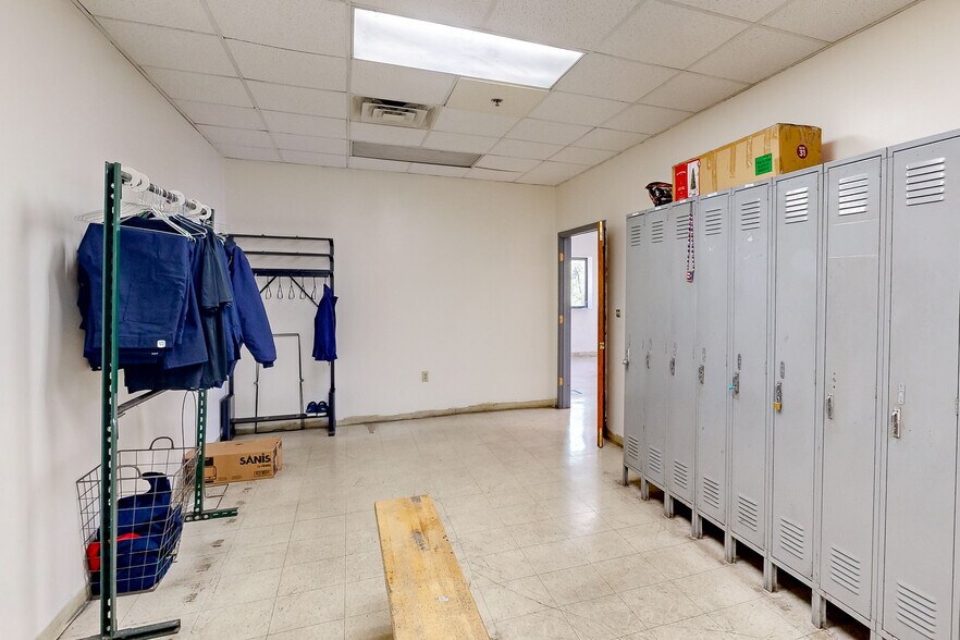 More Photos Of 1 Nablus Rd, Wakefield Distribution For Lease