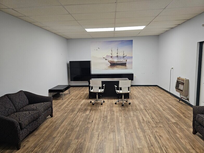 More Photos Of 43 Transport Ln, Pine Island Warehouse For Lease