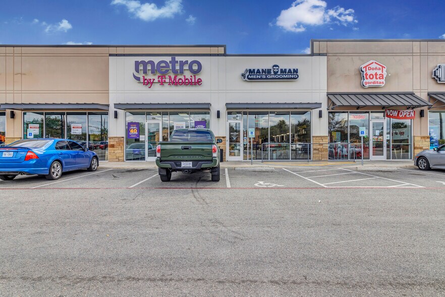 More Photos Of 2282 SE Military Dr, San Antonio Unknown For Lease