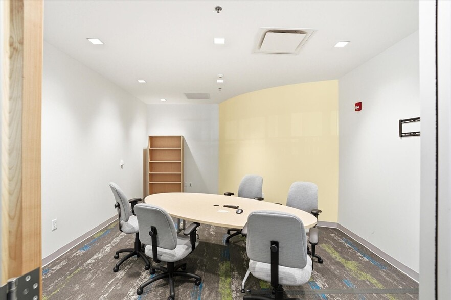 More Photos Of 15 Roszel Rd, West Windsor Office For Sale