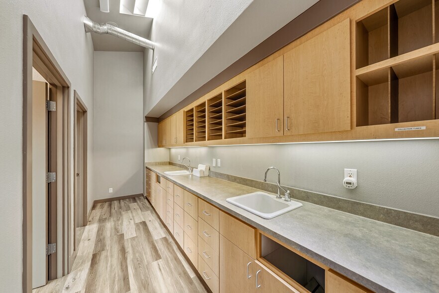 More Photos Of 537 Murphy Rd, Medford Medical For Lease