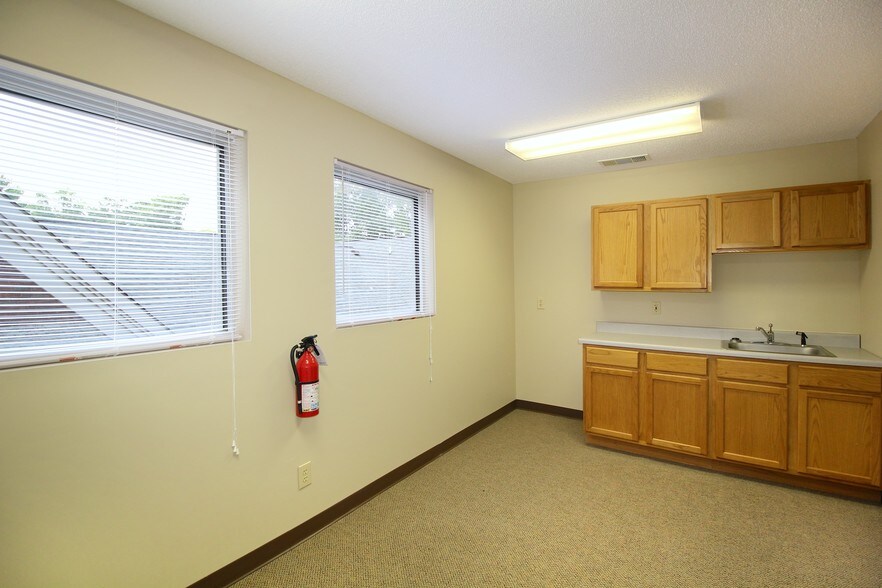 More Photos Of 5154 Stage Rd, Memphis Medical For Lease