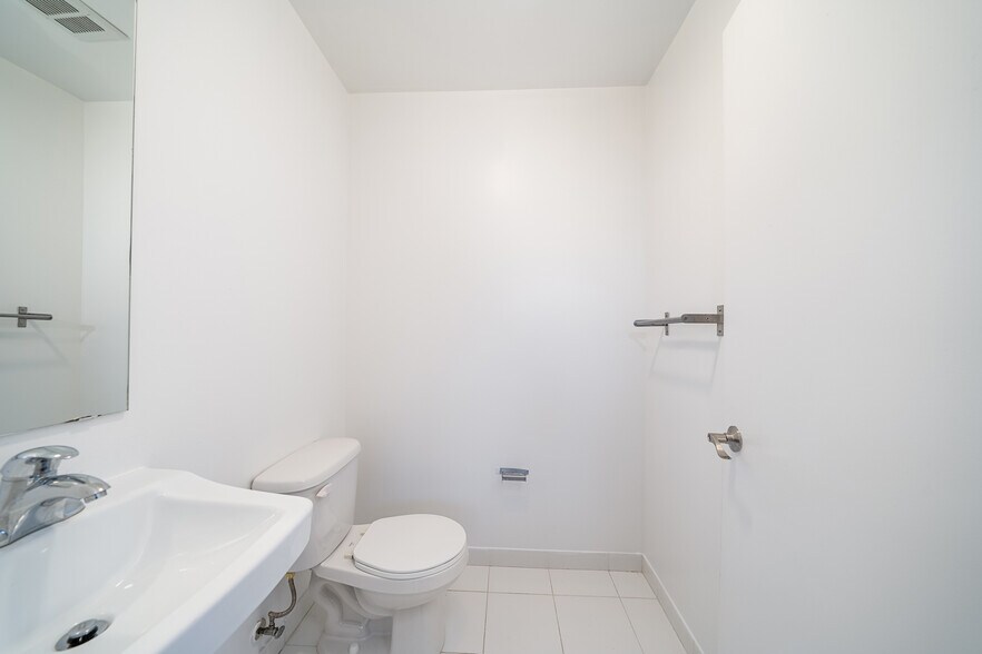 More Photos Of 4701-4705 Park Ave, Union City Apartments For Sale