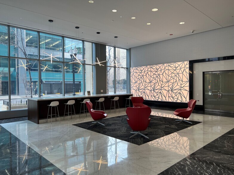 More Photos Of 550 W Washington Blvd, Chicago Office For Lease