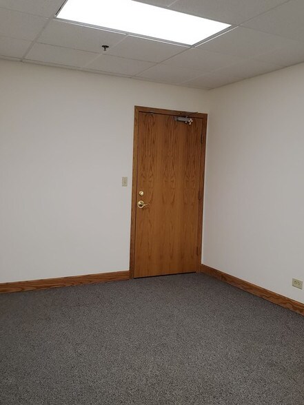 More Photos Of 1N141 County Farm Rd, Winfield Medical For Lease