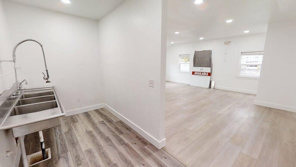 More Photos Of 11518 NE Sandy Blvd, Portland Apartments For Lease