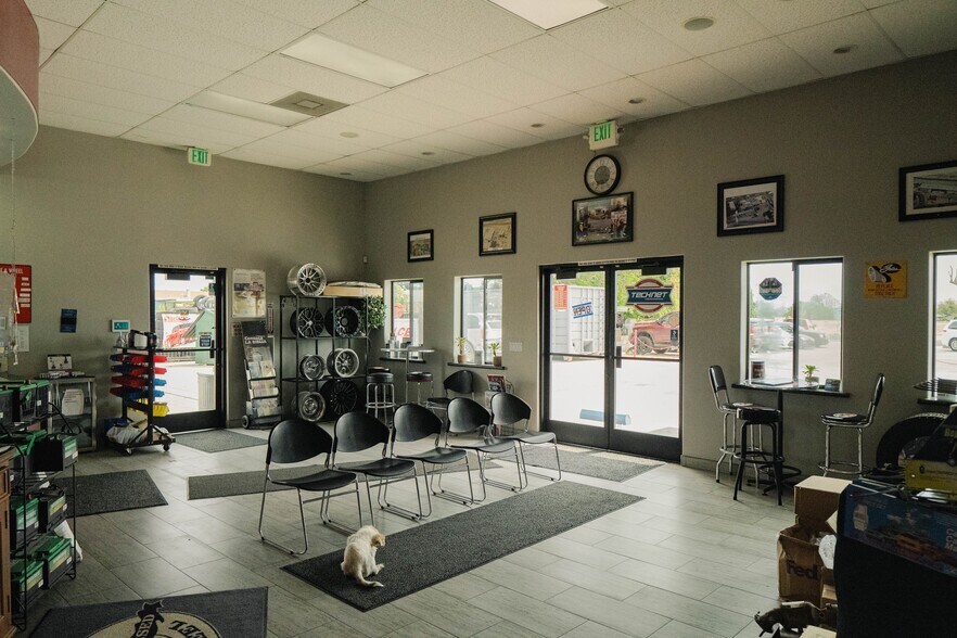 More Photos Of 6886 Santa Fe Dr, Winton Auto Repair For Sale