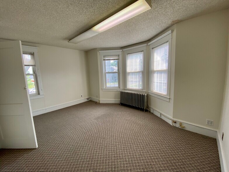 More Photos Of 402 S White Horse Pike, Audubon Office For Sale