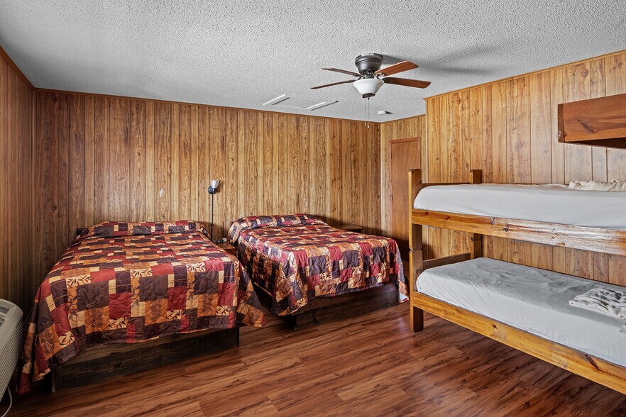 More Photos Of 3035 TX-154, Quitman Marina For Sale