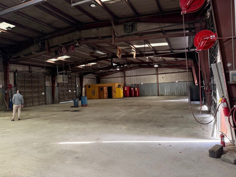 More Photos Of 429 Granite Quarry Trl, Mount Airy Warehouse For Lease
