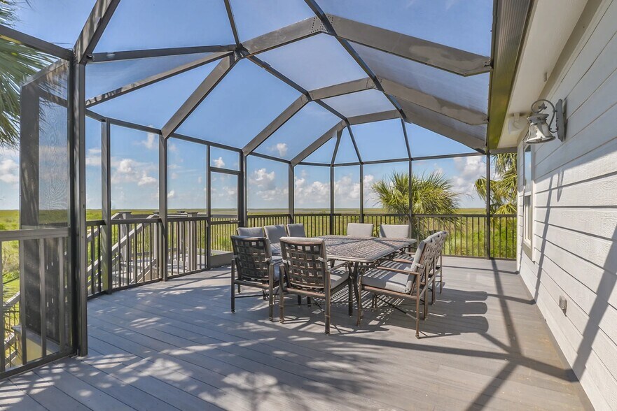 More Photos Of 201 Harbor Walk Blvd, Hitchcock Hospitality For Sale