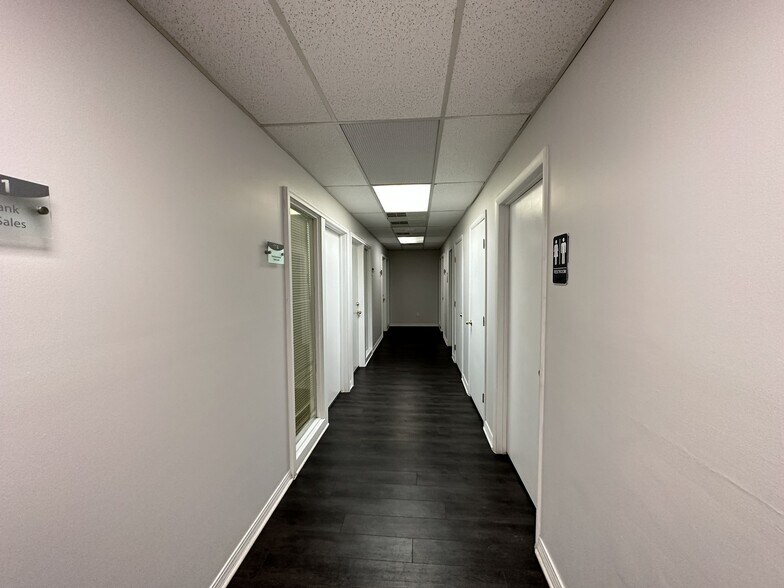 More Photos Of 6015 Morrow St E, Jacksonville Coworking Space