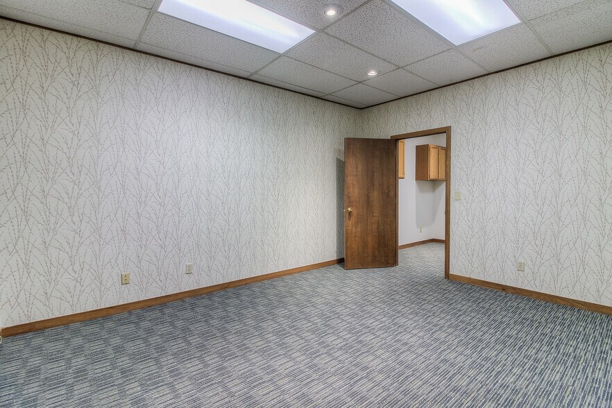 More Photos Of 304-308 N 3rd St, Yakima Office For Sale