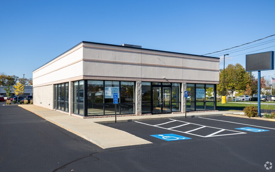 More Photos Of 1600 Woodbury Ave, Portsmouth Freestanding For Lease