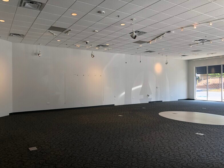 More Photos Of 9402 Northlake West Dr, Charlotte Restaurant For Lease