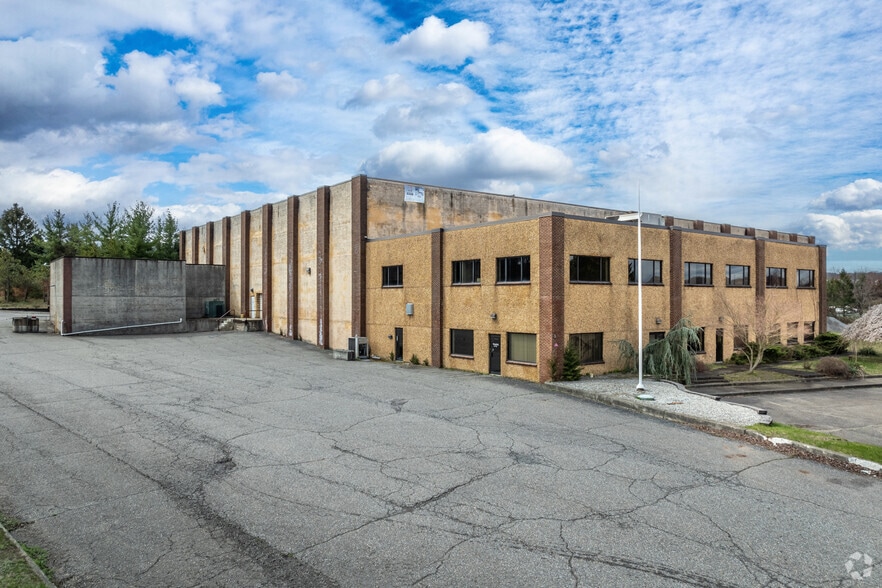 More Photos Of 7 Frontage Rd, Clinton Township Warehouse For Sale