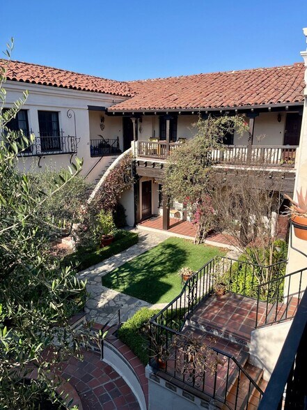 More Photos Of 455 N Sycamore Ave, Los Angeles Apartments For Sale