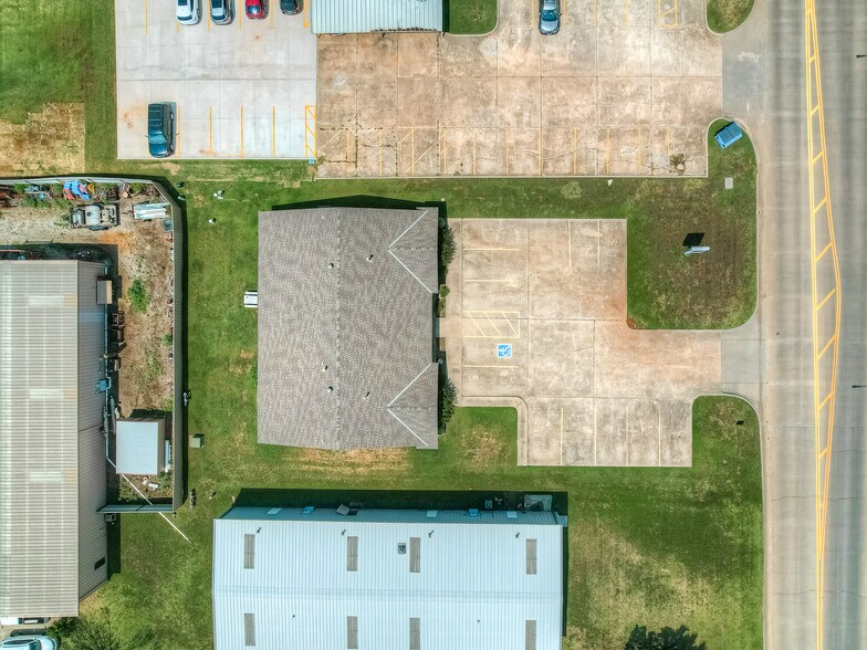 More Photos Of 525 Tower Dr, Moore Office For Lease