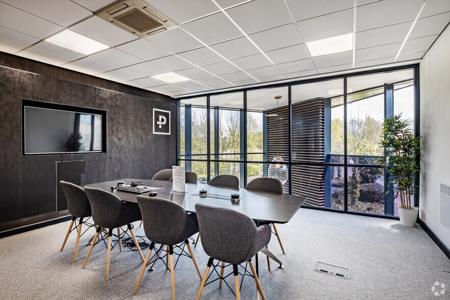 More Photos Of 170 Elland Rd, Leeds Coworking Space