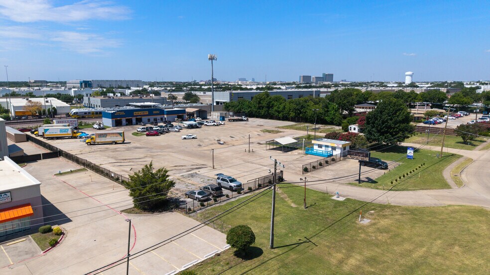 More Photos Of 3104 S Rigsbee Dr, Plano Industrial For Sale