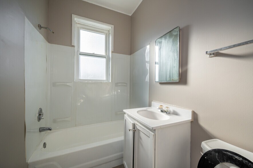 More Photos Of 1426 S 5th Ave, Maywood Apartments For Sale