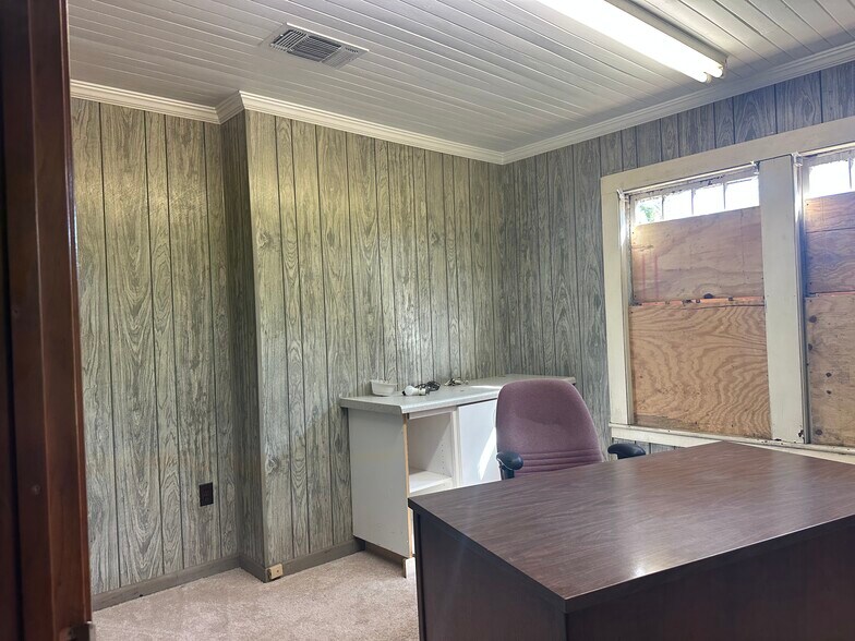 More Photos Of 1860 Atwood Dr, Pensacola Office For Sale