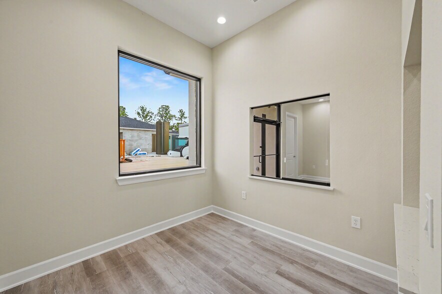 More Photos Of 625 Regal Row, Montgomery Medical For Lease