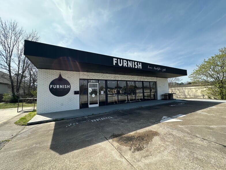 More Photos Of 8182 E Brainerd Rd, Chattanooga General Retail For Lease