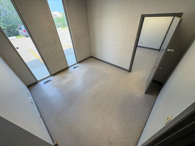 More Photos Of 4704-4722 76th Av NW, Edmonton Manufacturing For Lease