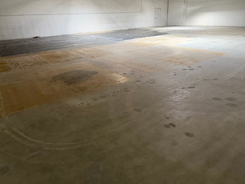 More Photos Of 11 Comstock Pky, Cranston Freestanding For Sale