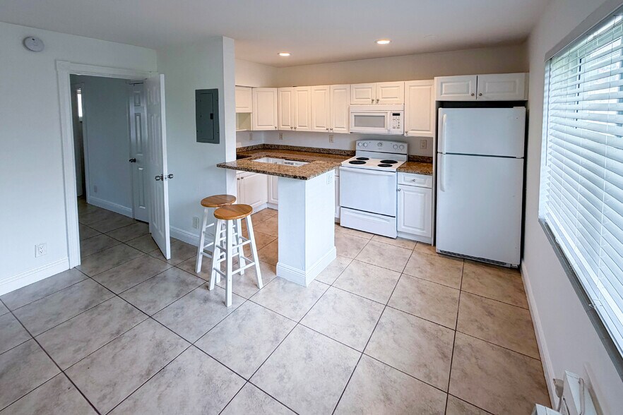More Photos Of 921-925 NE 17th Ave, Fort Lauderdale Apartments For Sale