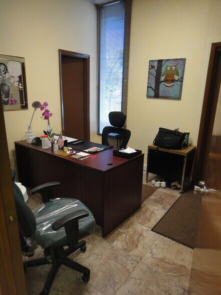 More Photos Of 14205 W Dixie Hwy, North Miami Medical For Sale