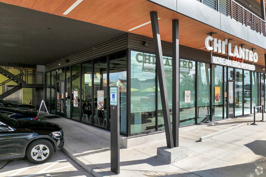 More Photos Of 1324 N Shepherd Dr, Houston Storefront Retail Office For Lease
