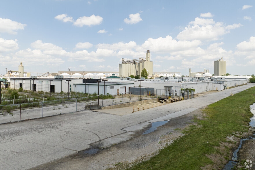 Primary Photo Of 530 Illinois Ave, Maumee Freestanding For Sale