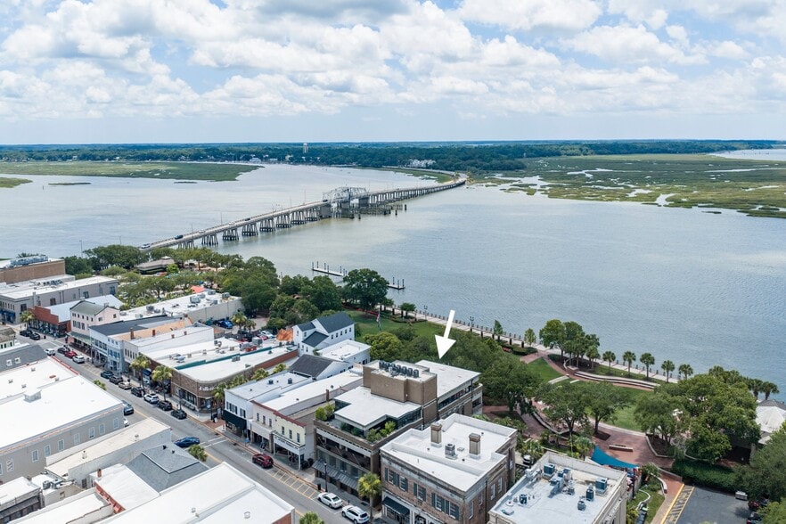 More Photos Of 916 Bay St, Beaufort Office For Sale