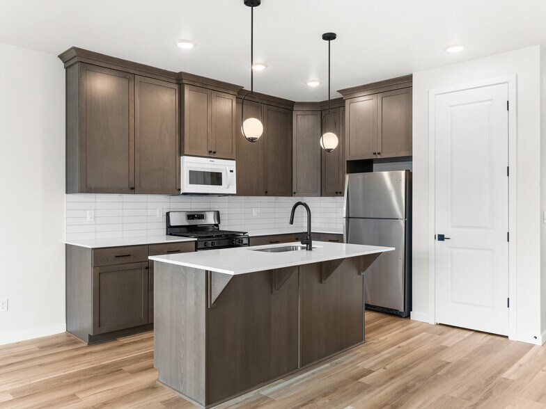 More Photos Of 331 SE Jetty Ave, Lincoln City Apartments For Sale