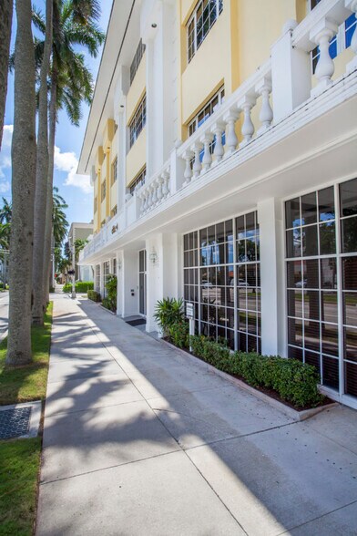 More Photos Of 400 Royal Palm Way, Palm Beach Office For Lease