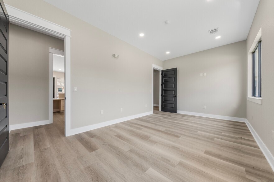 More Photos Of 213 Bella Katy Dr, Katy Medical For Lease