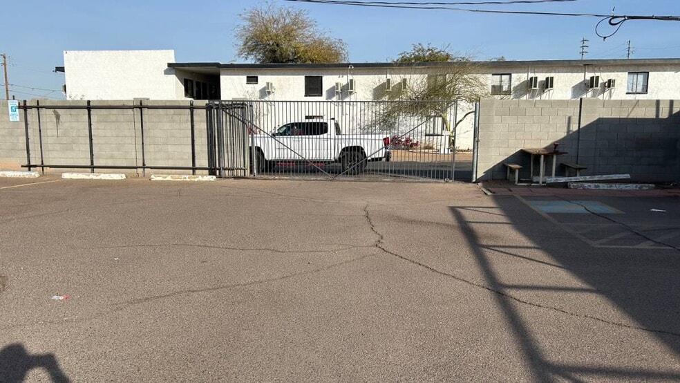 More Photos Of 2144 E Roosevelt St, Phoenix Light Distribution For Sale