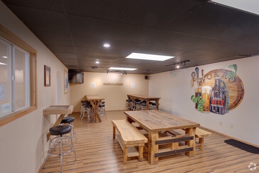 More Photos Of 311 N Broad St, Griffith Restaurant For Sale