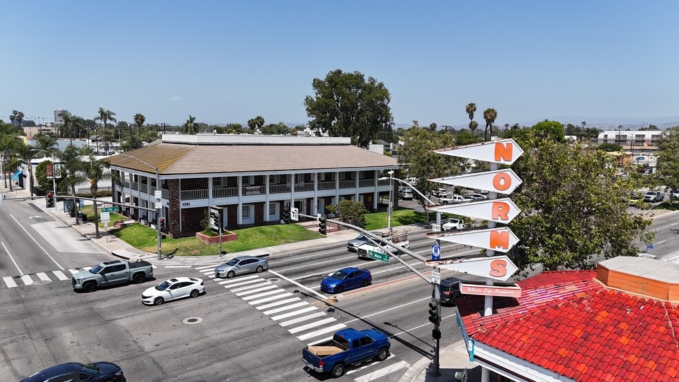 More Photos Of 1701 N Main St, Santa Ana Office For Sale