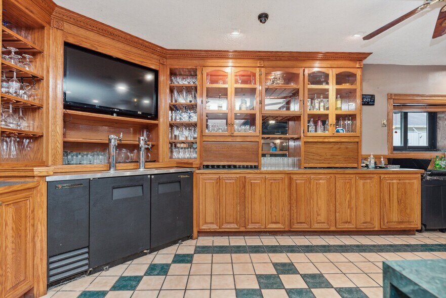 More Photos Of 470 Tucker Dr, Maysville Storefront Retail Office For Sale