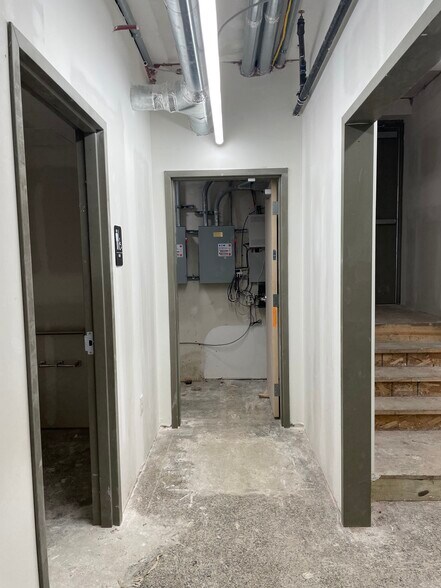 More Photos Of 419 Union St, Nashville Storefront For Lease