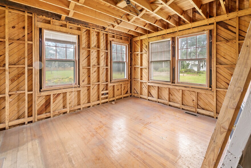 More Photos Of 11026 Ford Ave, Richmond Hill Specialty For Sale