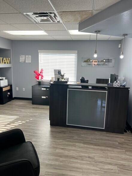 More Photos Of 16448 N 40th St, Phoenix Loft Creative Space For Sale