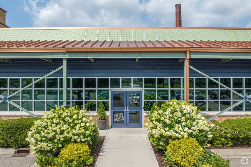 More Photos Of 740 May St, Lansing Office For Sale