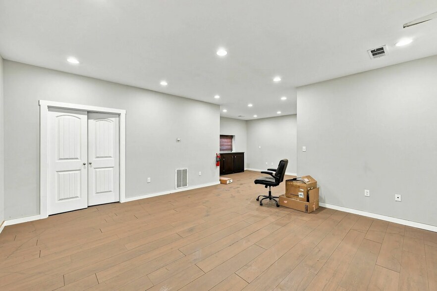 More Photos Of 3156 Buford Hwy, Rest Haven Warehouse For Lease